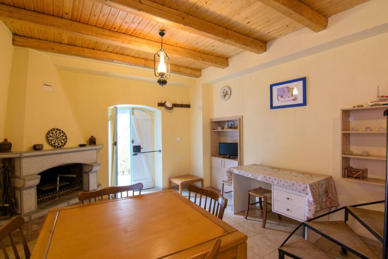 Lilas Traditional Maisonette 伊罗达 外观 照片